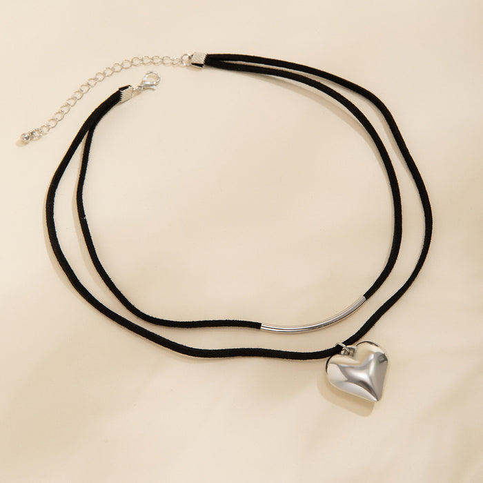 Black rope velvet geometric small love necklace