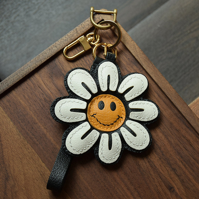 2024 New Leather Sunflower Creative Car Keychain Exquisite Bag Pendant Small Jewelry Keychain