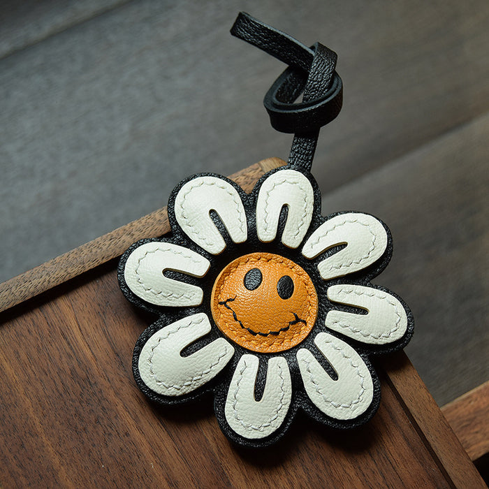 2024 New Leather Sunflower Creative Car Keychain Exquisite Bag Pendant Small Jewelry Keychain