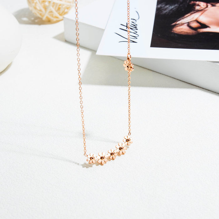 Japanese and Korean titanium steel plated rose gold small daisy necklace female clavicle chain
